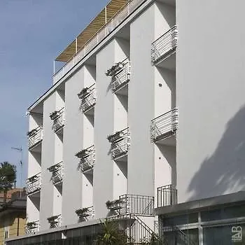 ריצ'יונה Hotel Sole